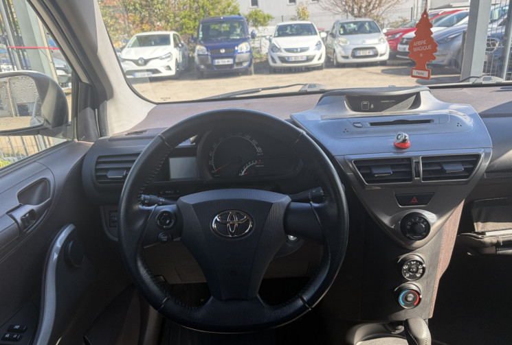 Toyota IQ 1.0 / 68 CH / CLIM / BOITE AUTO