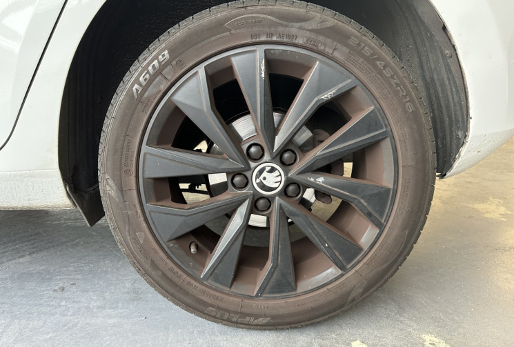 Skoda Fabia  1.2 TSI 90 Drive / CarPlay / Toit panoramique / Entretien rigoureux