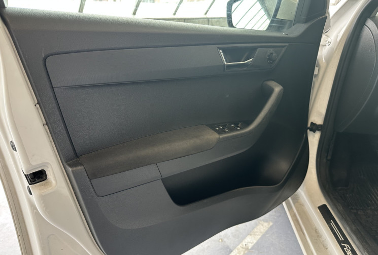 Skoda Fabia  1.2 TSI 90 Drive / CarPlay / Toit panoramique / Entretien rigoureux