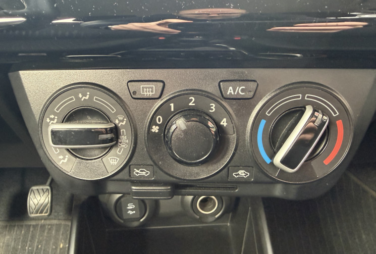 Suzuki Swift 1.2 DUALJET 83 HYBRID AVANTAGE / 1er MAIN