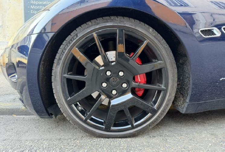 Maserati GranTurismo  4.2 V8 405 cv / bose sound system / insert bois / ja 20 pouces / parfait état 