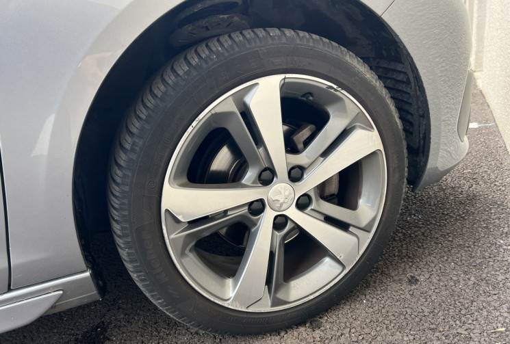 Peugeot 308 Phase II 1.5 BlueHDi EAT8 S&S 130 cv Boîte auto GT LINE / 1ÈRE MAIN 