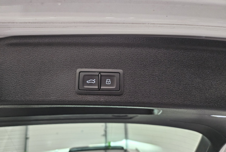 Audi A4 40 tdi 190 cv S TRONIC 7 s line / toit pano / carplay / orignie france 