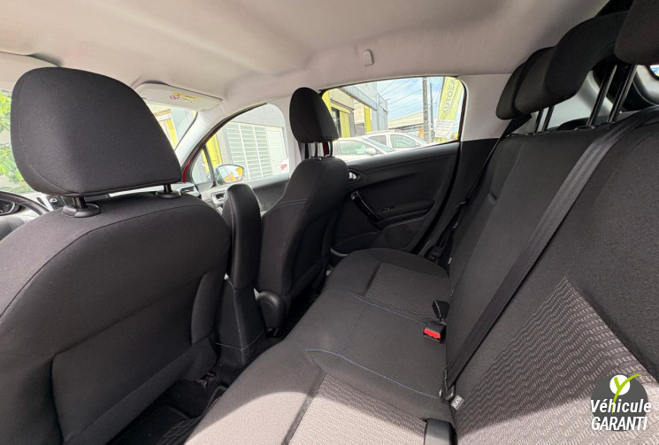 Peugeot 208 1.2 PureTech 82ch E6.2 Evap Signature 5p