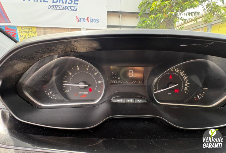 Peugeot 208 1.2 PureTech 82ch E6.2 Evap Signature 5p