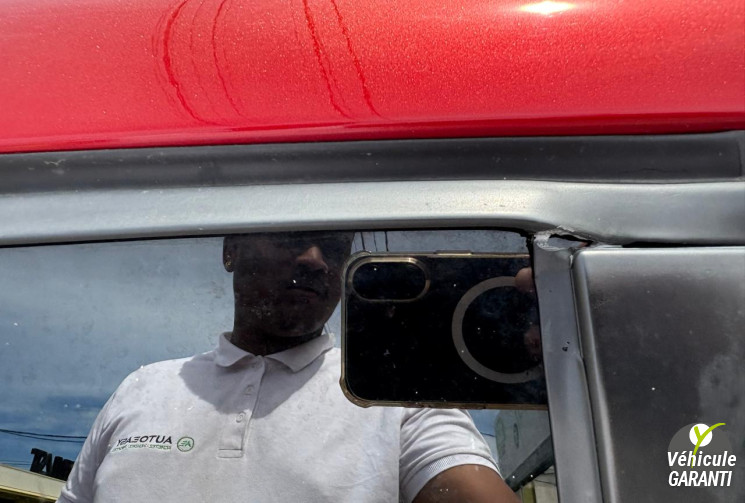 Peugeot 208 1.2 PureTech 82ch E6.2 Evap Signature 5p