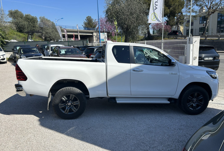 Toyota HILUX IV (3) X-TRA CABINE 4WD 2.8 204 Ch D-4D LEGENDE * TVA RECUPERABLE * 34.575€ HT * 1ER M