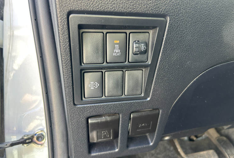 Toyota HILUX IV (3) X-TRA CABINE 4WD 2.8 204 Ch D-4D LEGENDE * TVA RECUPERABLE * 34.575€ HT * 1ER M