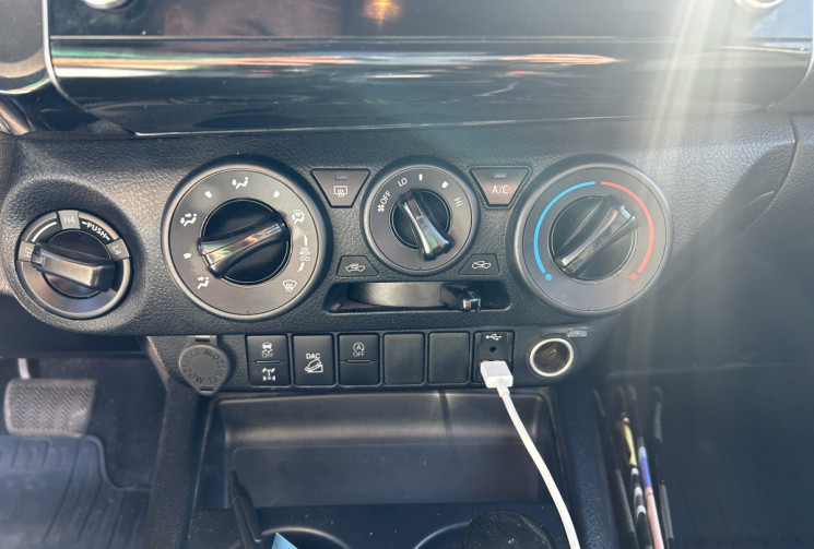 Toyota HILUX IV (3) X-TRA CABINE 4WD 2.8 204 Ch D-4D LEGENDE * TVA RECUPERABLE * 34.575€ HT * 1ER M