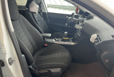 Peugeot 308  1.2 Puretech 130 Allure / Distribution faite / Entretien rigoureux