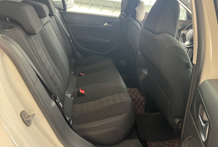 Peugeot 308  1.2 Puretech 130 Allure / Distribution faite / Entretien rigoureux