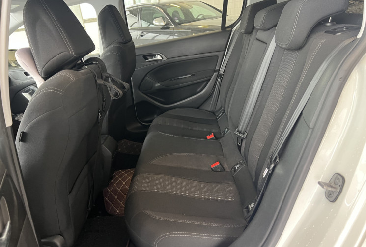 Peugeot 308  1.2 Puretech 130 Allure / Distribution faite / Entretien rigoureux