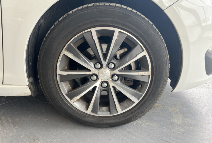 Peugeot 308  1.2 Puretech 130 Allure / Distribution faite / Entretien rigoureux