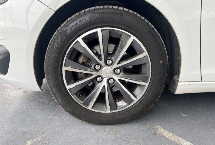 Peugeot 308  1.2 Puretech 130 Allure / Distribution faite / Entretien rigoureux