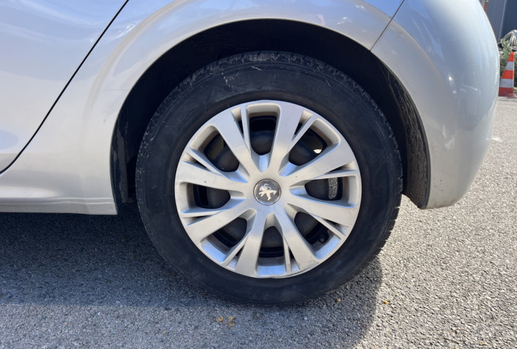 Peugeot 208 Ph2 1.0 PureTech 68cv Active 5p / très bon état / 89000km