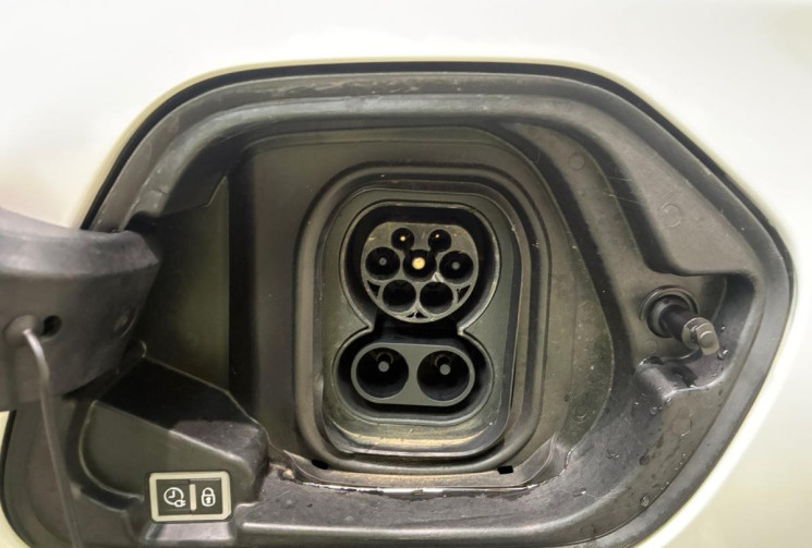 Peugeot 208 LIKE 50KWH 136CV ACHAT INTEGRAL GARANTIE 11/2031  1ERE MAIN