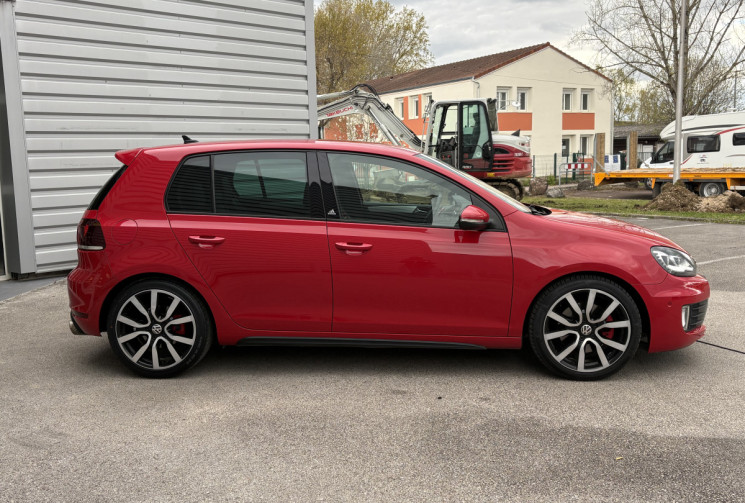 Volkswagen Golf 2.0 GTI ADIDAS