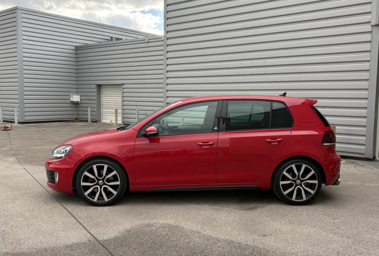 Volkswagen Golf 2.0 GTI ADIDAS