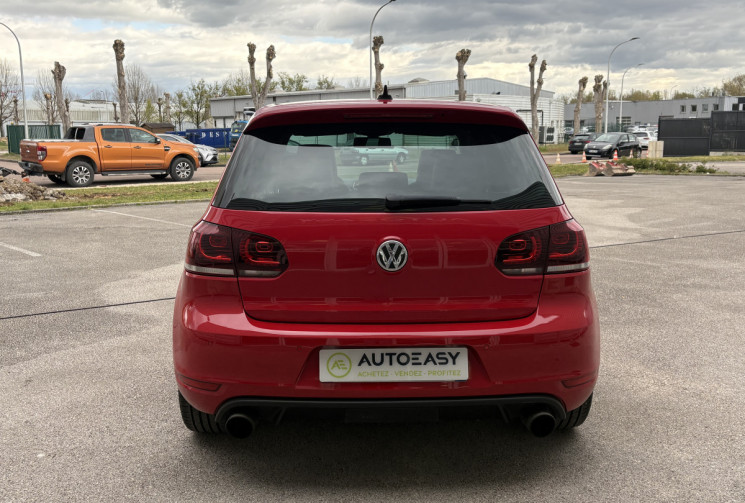 Volkswagen Golf 2.0 GTI ADIDAS