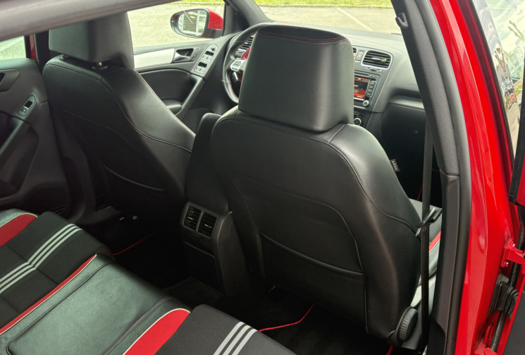 Volkswagen Golf 2.0 GTI ADIDAS