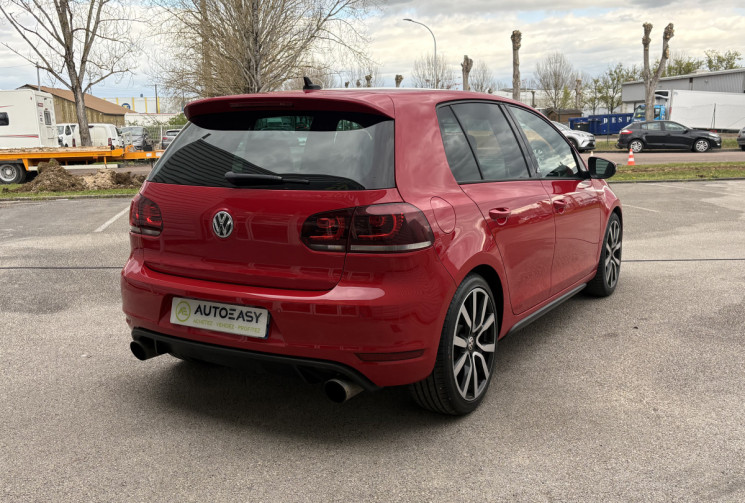 Volkswagen Golf 2.0 GTI ADIDAS
