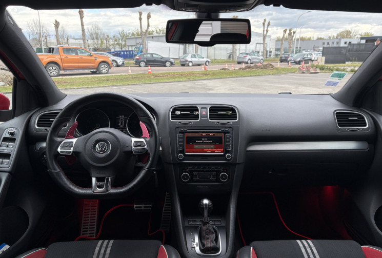 Volkswagen Golf 2.0 GTI ADIDAS