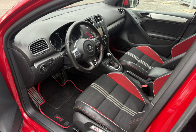 Volkswagen Golf 2.0 GTI ADIDAS