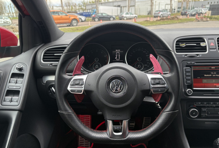 Volkswagen Golf 2.0 GTI ADIDAS