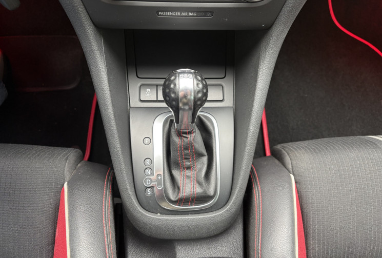 Volkswagen Golf 2.0 GTI ADIDAS