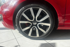Volkswagen Golf 2.0 GTI ADIDAS