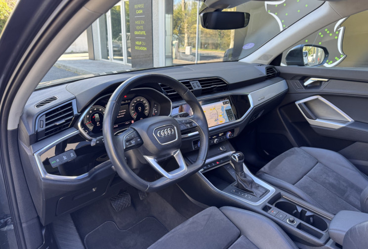 Audi Q3 SPORTBACK S-line 35 TFSi 150 S-Tronic7 Mild Hybrid / Toit ouvrant / Carplay / Sieges chauff
