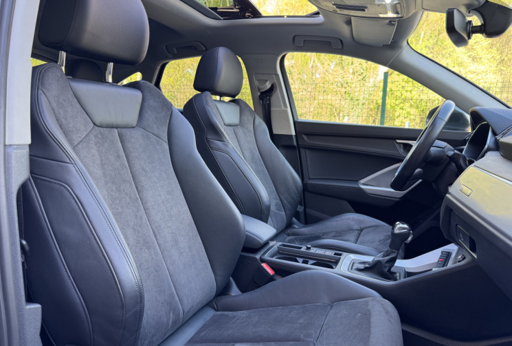 Audi Q3 SPORTBACK S-line 35 TFSi 150 S-Tronic7 Mild Hybrid / Toit ouvrant / Carplay / Sieges chauff