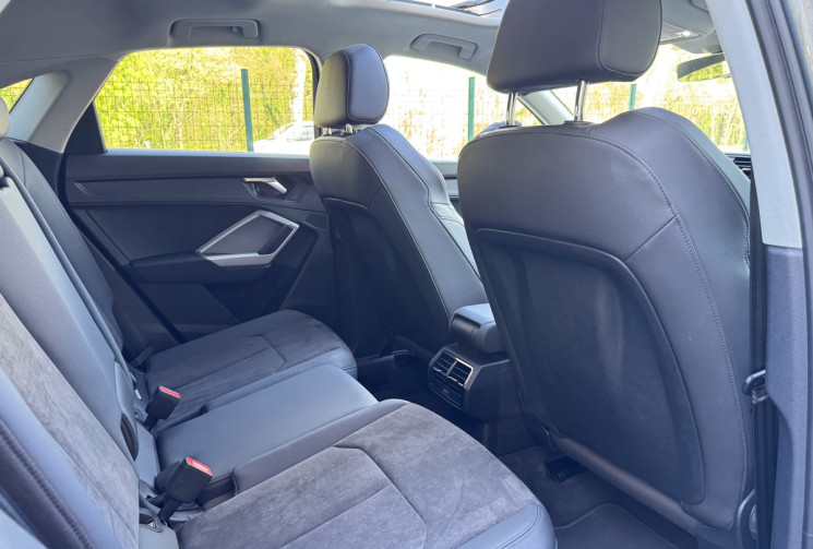 Audi Q3 SPORTBACK S-line 35 TFSi 150 S-Tronic7 Mild Hybrid / Toit ouvrant / Carplay / Sieges chauff