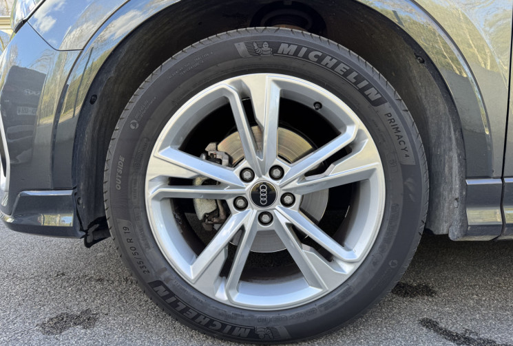 Audi Q3 SPORTBACK S-line 35 TFSi 150 S-Tronic7 Mild Hybrid / Toit ouvrant / Carplay / Sieges chauff