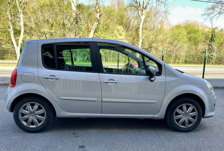 Renault MODUS 1.6 i 110 ch Boite Auto Night&Day / 86500 km / Attelage / Dossier d'entretien complet
