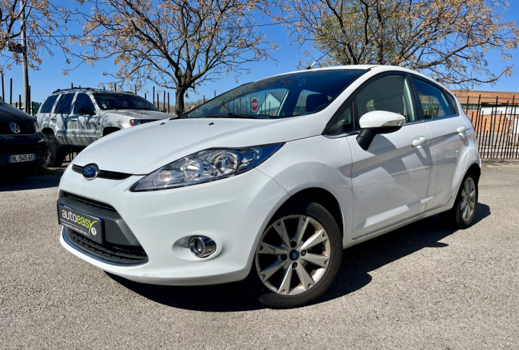 Ford Fiesta V 1.25 82ch Titanium 5p / 1ère Main