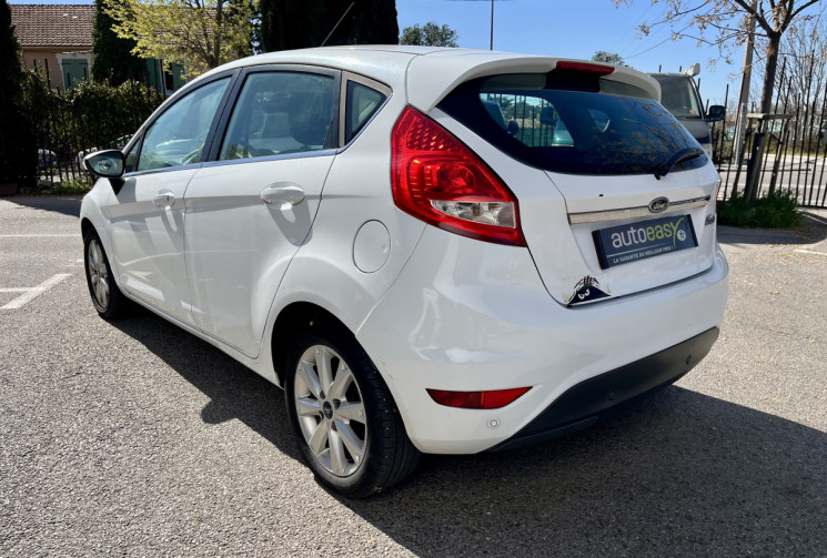 Ford Fiesta V 1.25 82ch Titanium 5p / 1ère Main