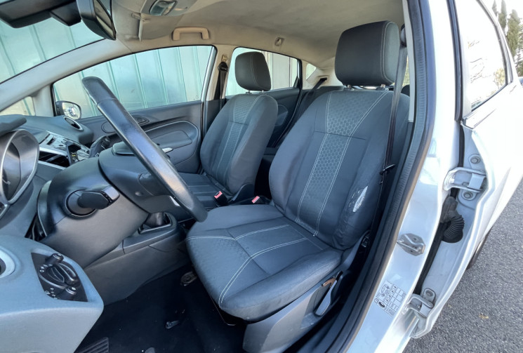 Ford Fiesta V 1.25 82ch Titanium 5p / 1ère Main