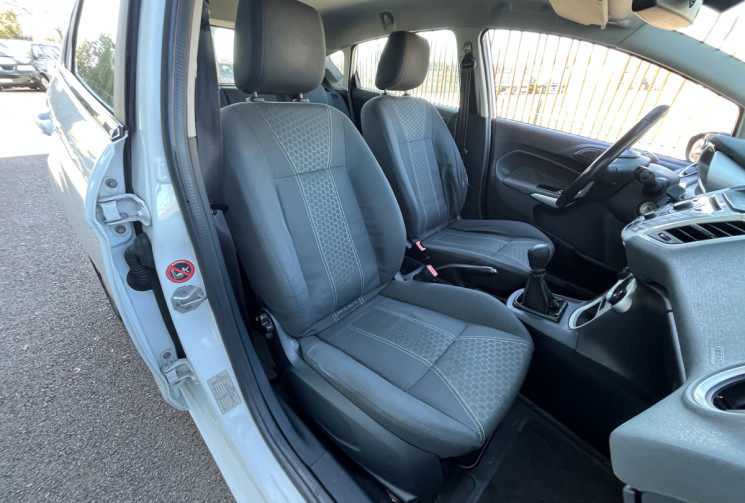 Ford Fiesta V 1.25 82ch Titanium 5p / 1ère Main