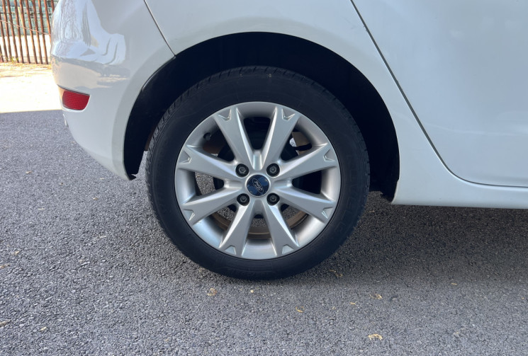 Ford Fiesta V 1.25 82ch Titanium 5p / 1ère Main