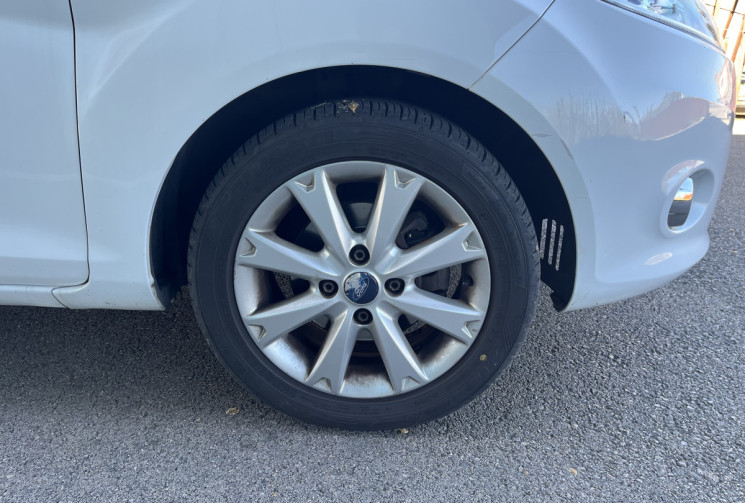 Ford Fiesta V 1.25 82ch Titanium 5p / 1ère Main
