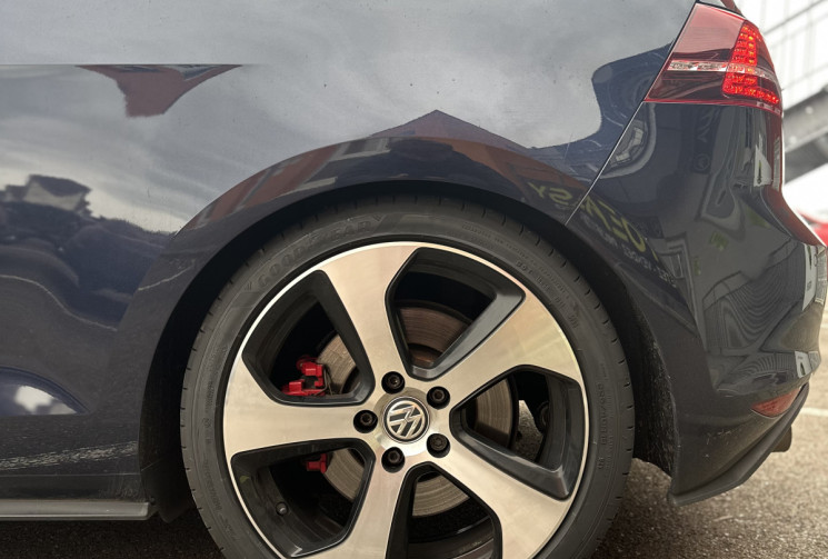 Volkswagen Golf 2.0 TSI 230ch BlueMotion Technology GTI Performance 