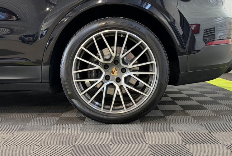 Porsche Cayenne  3.0 V6 462 e-HYBRID - Pack black / PDLS + / Bose / Porsche approved 24 mois 