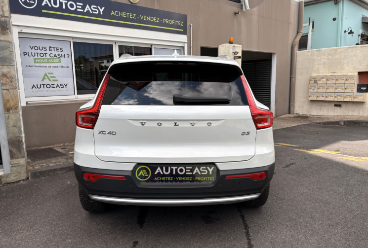 Volvo XC40 B3 2.0 DKG7 163cv