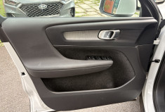 Volvo XC40 B3 2.0 DKG7 163cv