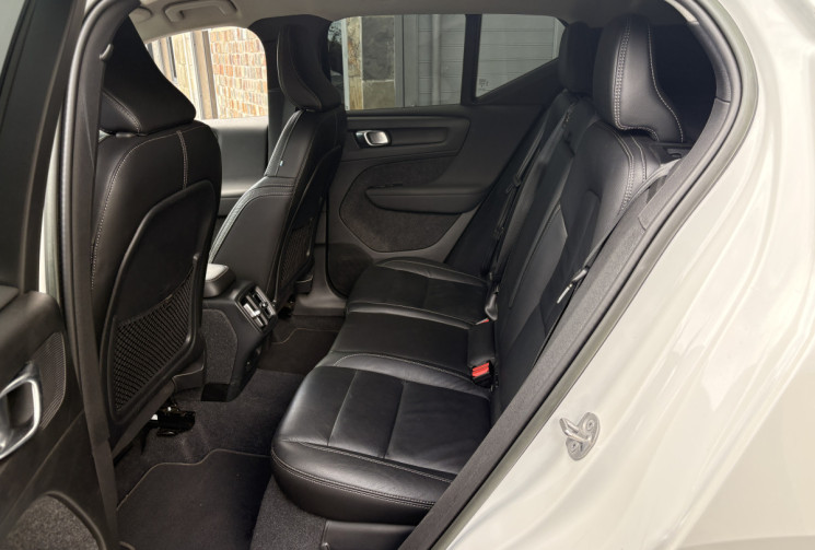 Volvo XC40 B3 2.0 DKG7 163cv