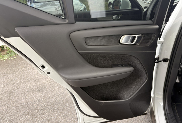 Volvo XC40 B3 2.0 DKG7 163cv