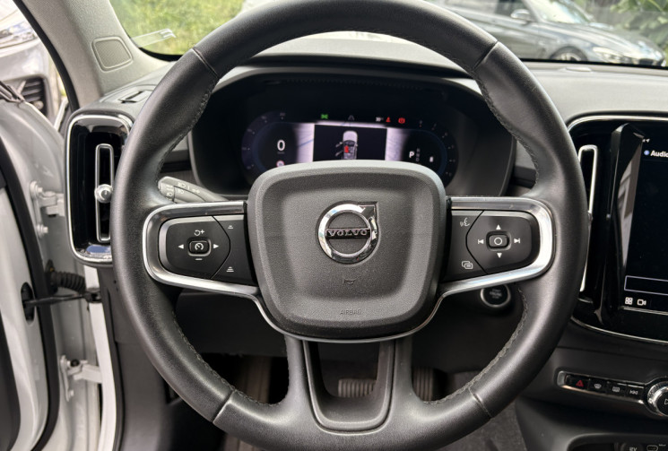 Volvo XC40 B3 2.0 DKG7 163cv