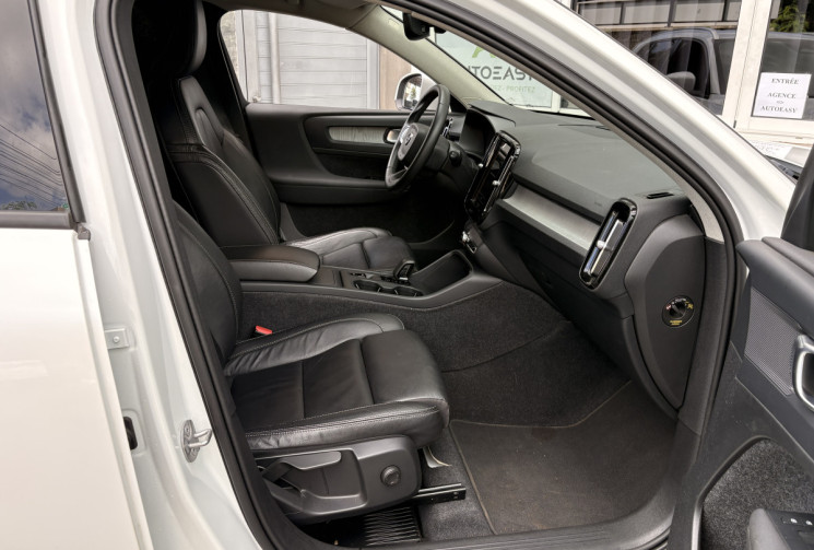 Volvo XC40 B3 2.0 DKG7 163cv