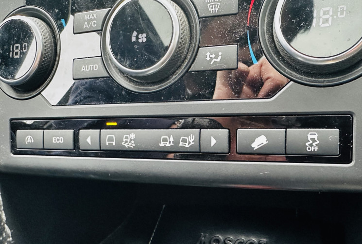 Land-Rover DISCOVERY SPORT 2.0 TD4 180ch AWD HSE Toit pano